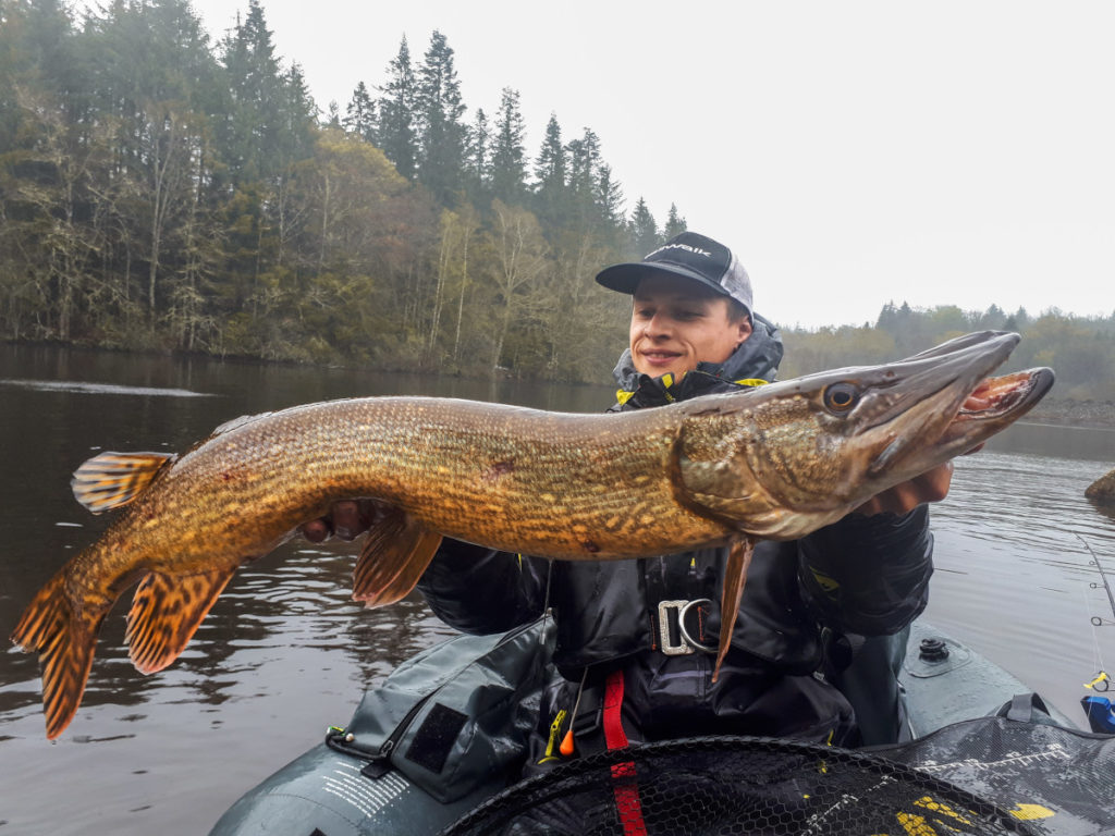 Pêche du brochet en Irlande en float tube