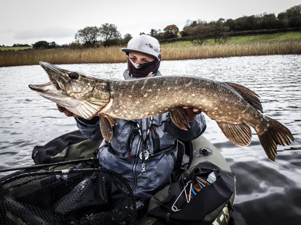 Pêche du brochet en Irlande en float tube